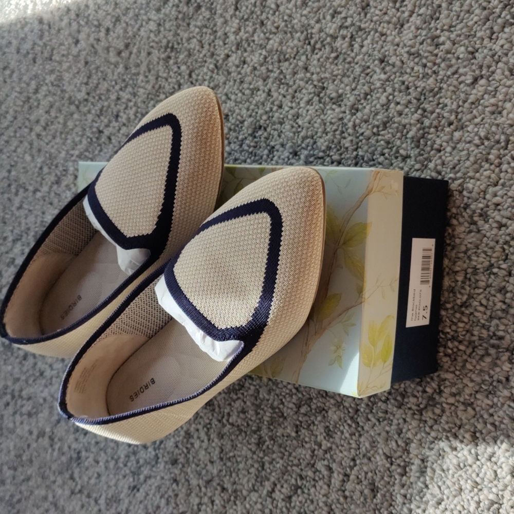 Birdies Beige Knit Pointed Flats with Navy Trim